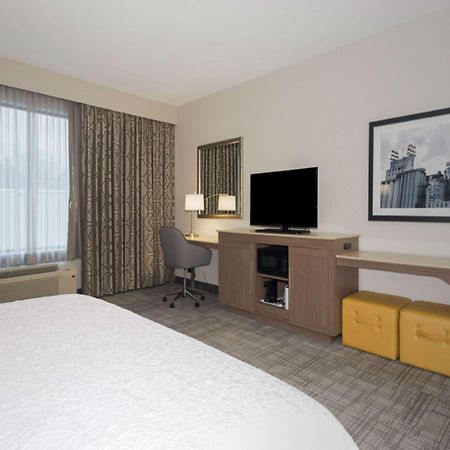 Hampton Inn And Suites Minneapolis University Area, Mn Buitenkant foto