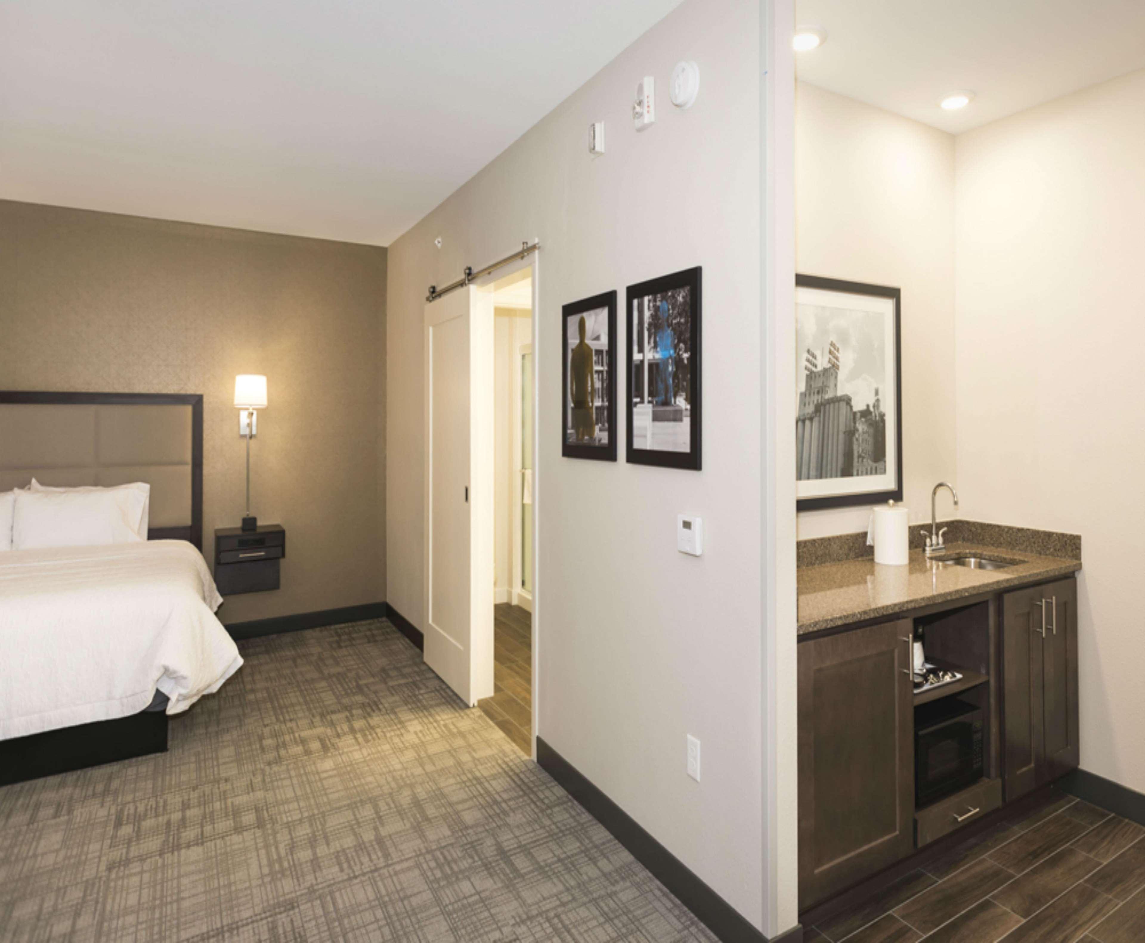 Hampton Inn And Suites Minneapolis University Area, Mn Buitenkant foto