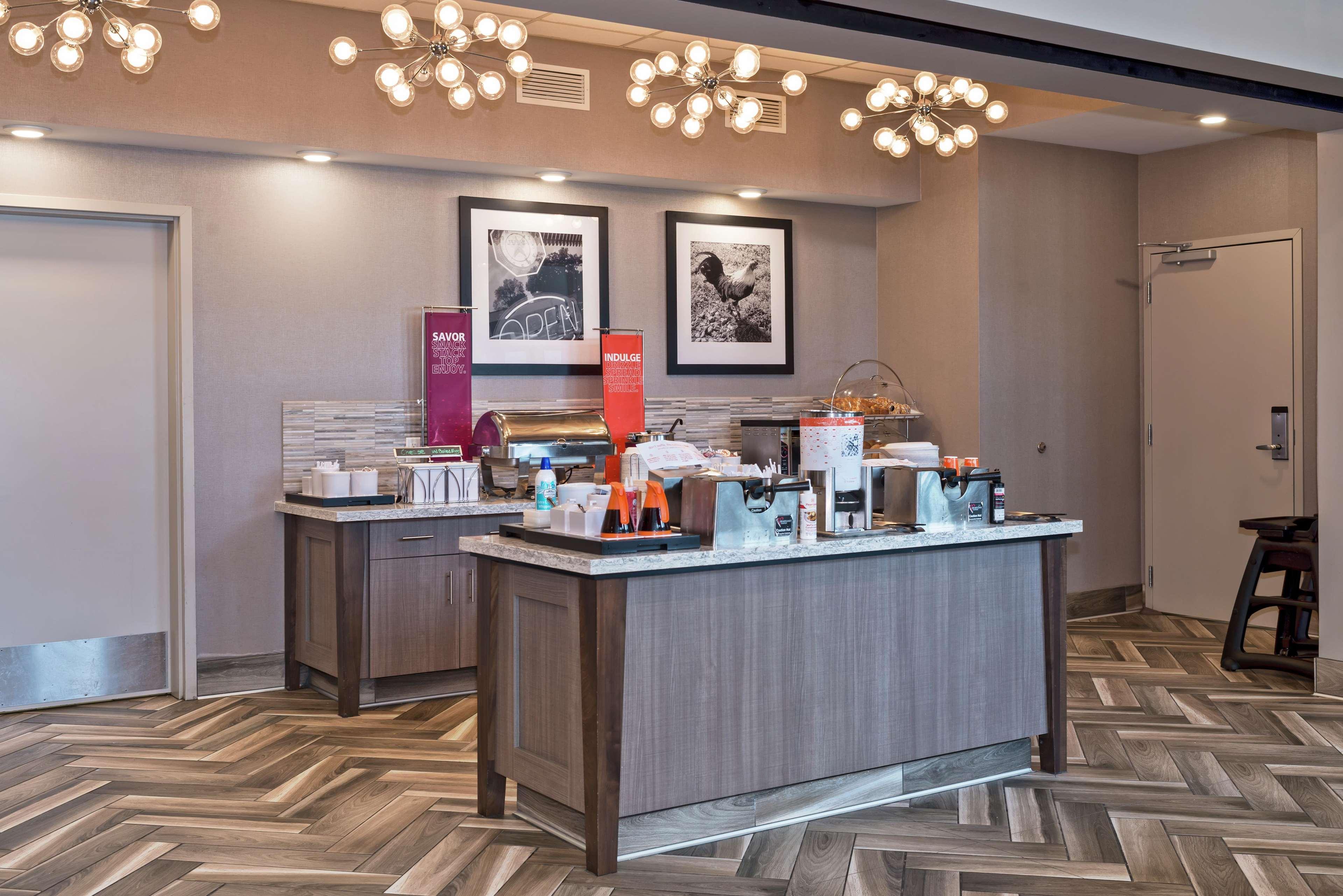 Hampton Inn And Suites Minneapolis University Area, Mn Buitenkant foto