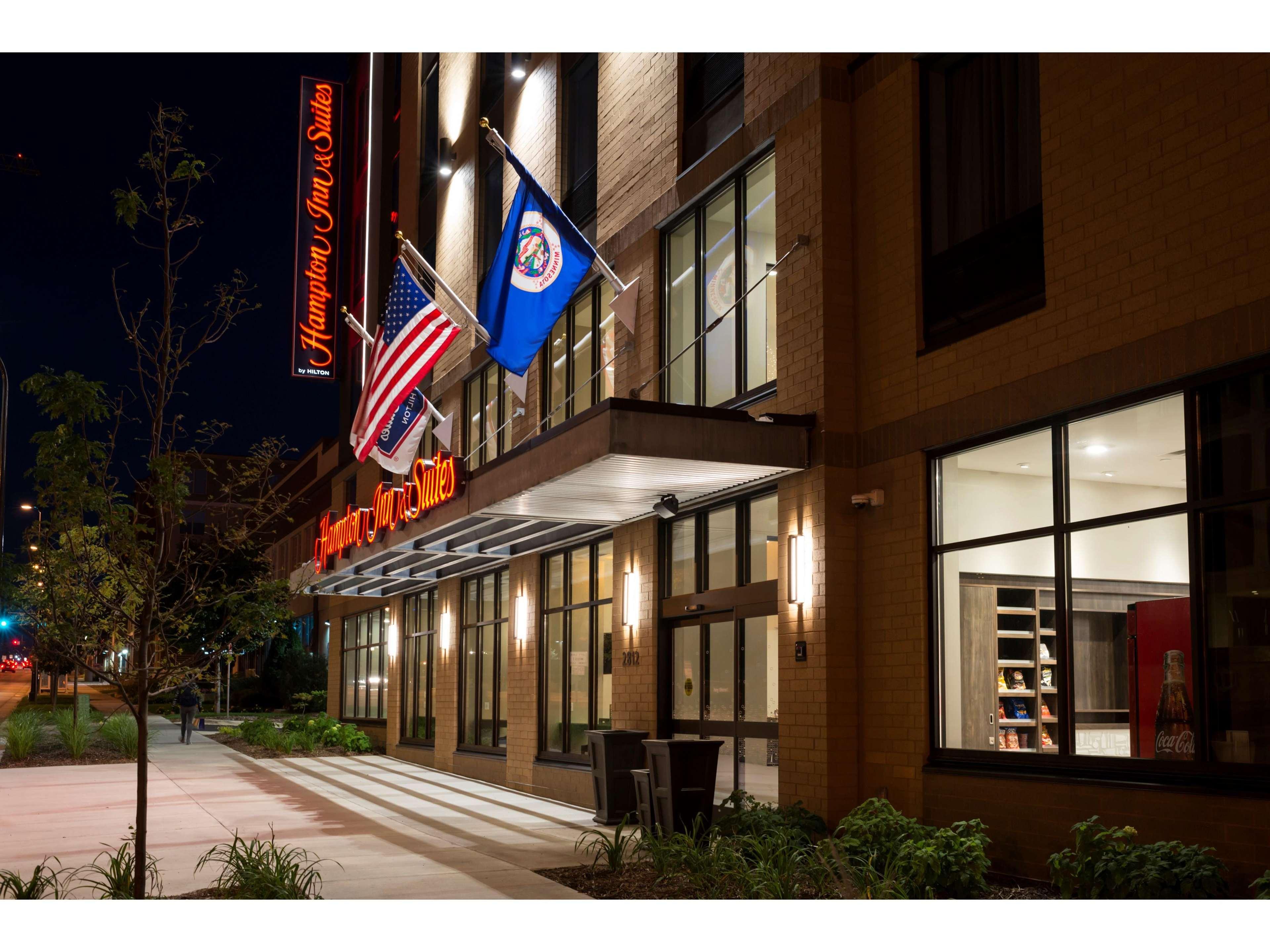 Hampton Inn And Suites Minneapolis University Area, Mn Buitenkant foto