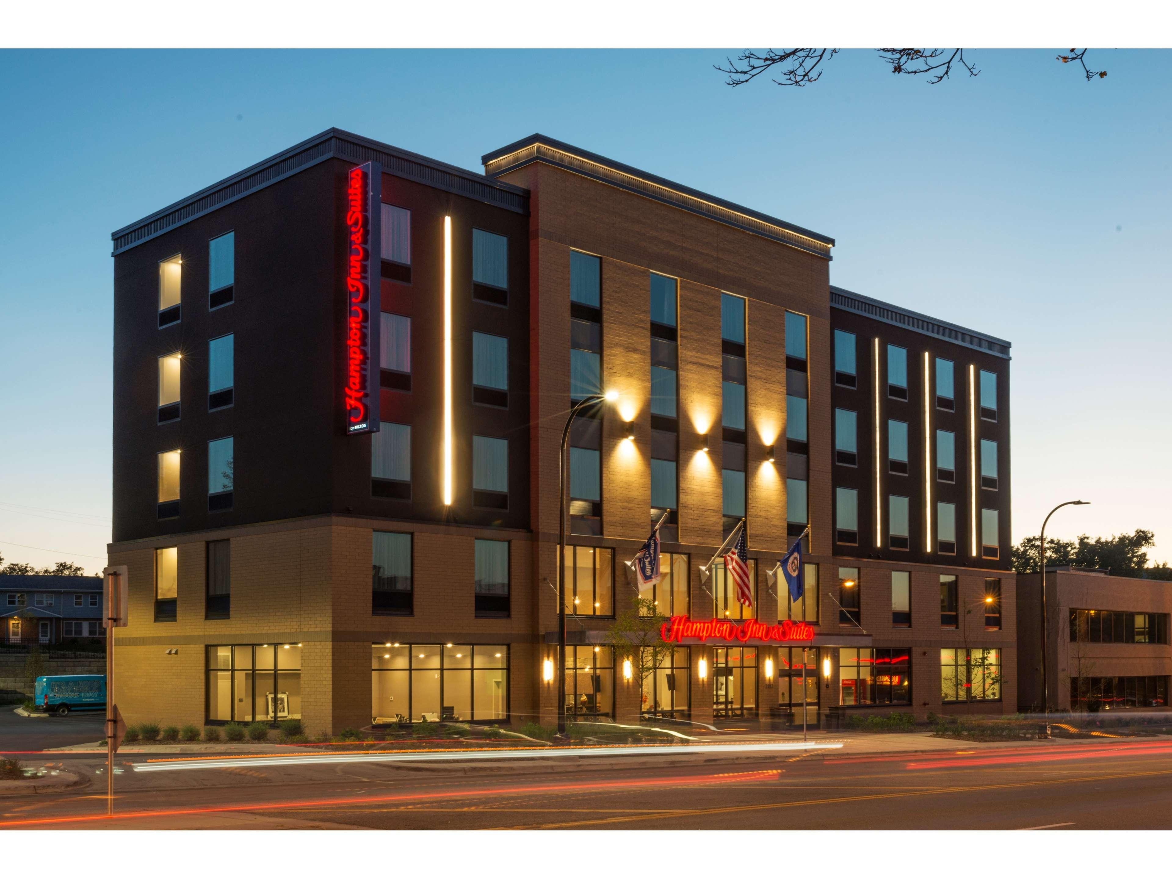 Hampton Inn And Suites Minneapolis University Area, Mn Buitenkant foto